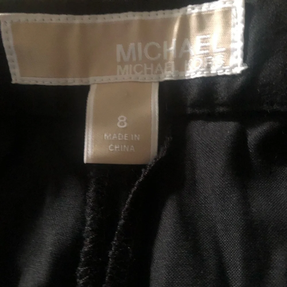 Beautiful Women’s MK Black Crops Size 8 in Excellent Used Condition